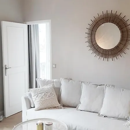 Lafayette Apartment *