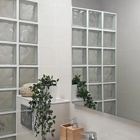 Lafayette Apartment *